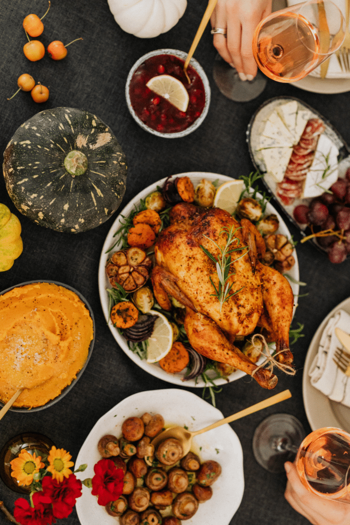 Guide to planning thanksgiving dinner set table for thankgsgiving